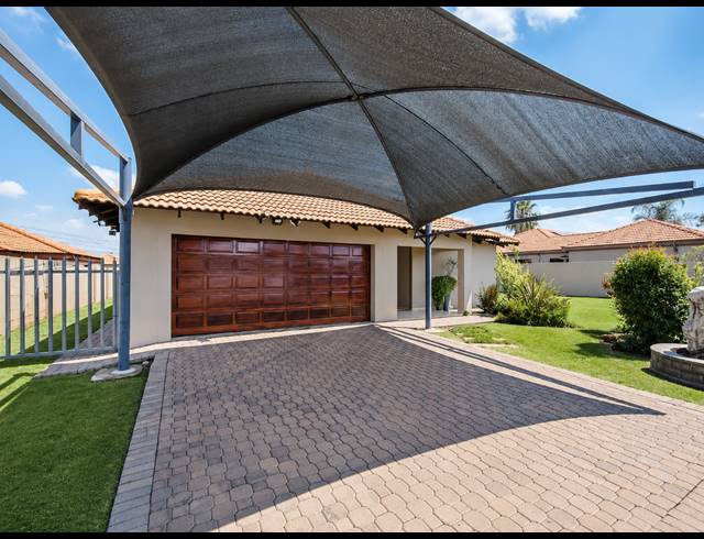 3 BEDROOM HOUSE FOR SALE IN THREE RIVERS EAST